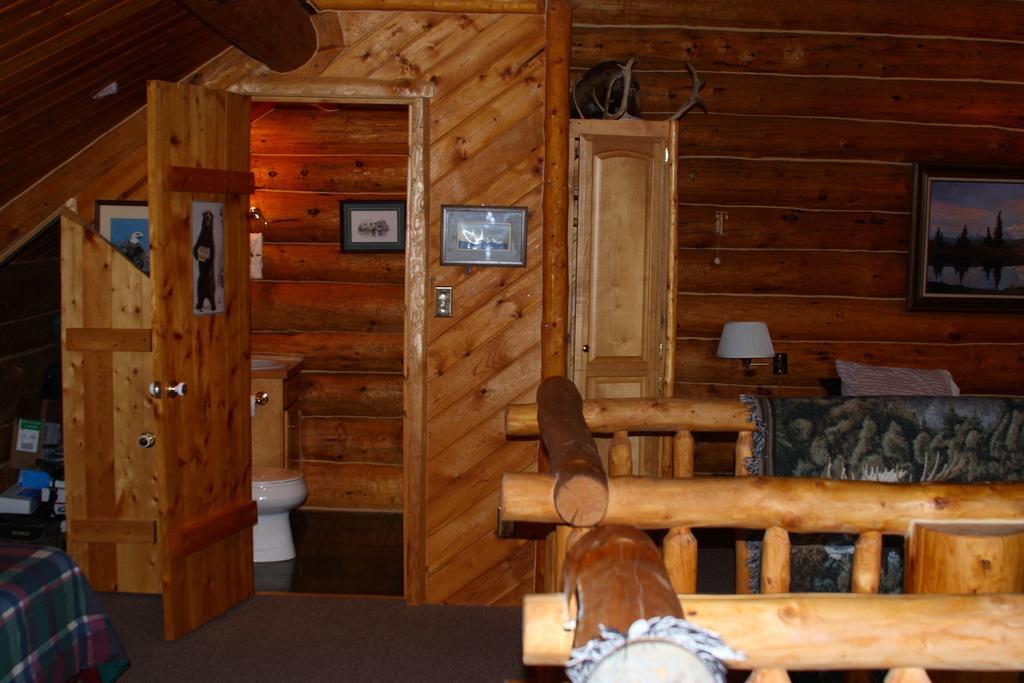 Wise Old Hunter Lodge Anchor Point Rum bild